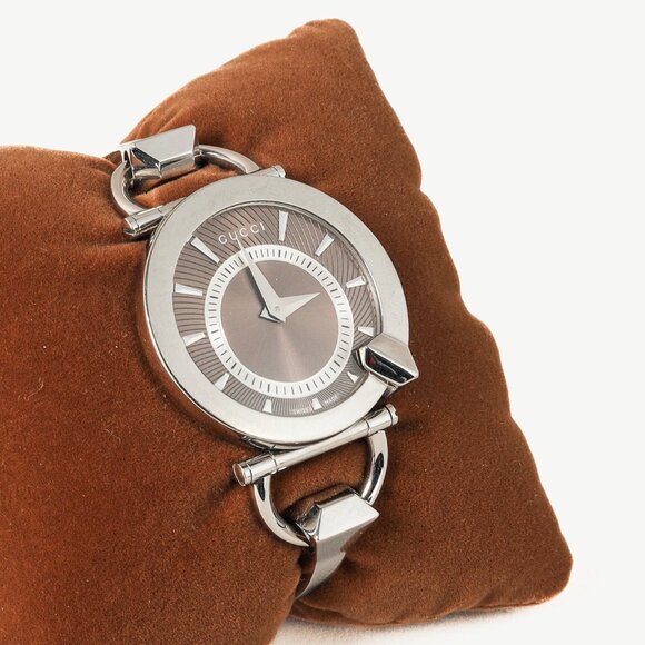 Gucci Chiodo Silver-Tone Stainless Steel Watch - Picture 2 of 7